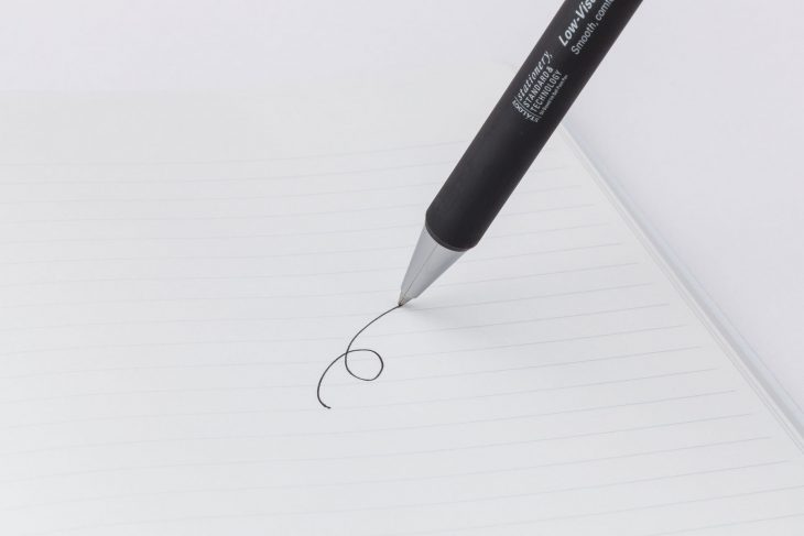 Stalogy Oil Based Pen Writing